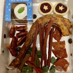 *Doggie Festive Christmas Dinner Natural Treats Selection Box